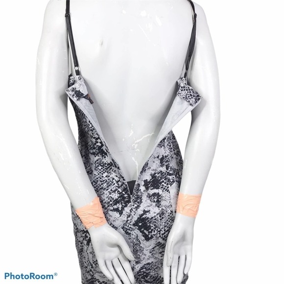 G by Guess snakeskin Bodycon mini dress size M - Picture 3 of 7